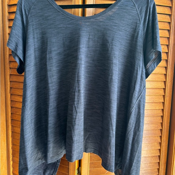 Lululemon Back In Action Short Sleeve
Heathered Viola / Black - Picture 4 of 5